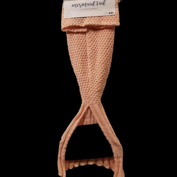 Mermaid tail knitted blanket - Picture 2 of 5